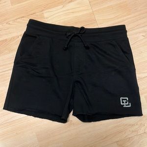 Clifford Lennox black cotton/poly leg day shorts. Fitted shorter length. Sz M